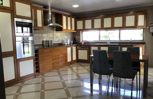 Fenais da Luz House | Large 6 rooms Luxury Home with Pool and Hot tub