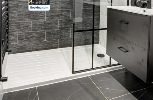 Leeds House | Large 6BDR House By Homebird Property Management Short Lets & Serviced Accommodation Leeds With Secured Parking & Garden Area