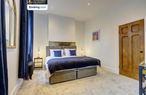 Leeds House | Large 6BDR House By Homebird Property Management Short Lets & Serviced Accommodation Leeds With Secured Parking & Garden Area