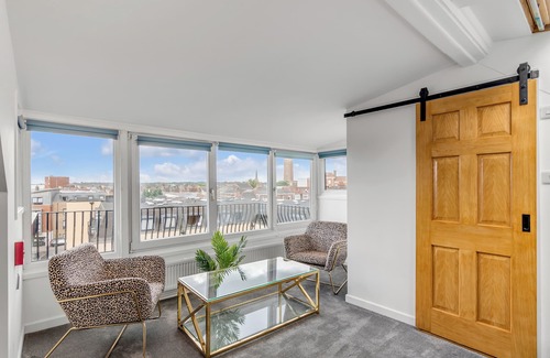 Norwich House | Large 6BR house | sleep 12 |Great views | Netflix | 500mps Wifi