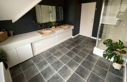 Eccles House | Large 8 bedroom house with entertainment room
