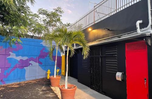 Santurce House | Large 9 bedroom home La Placita de Santurce By RentalsPR
