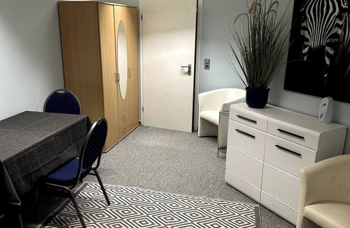 Queis Apartment | Large accommodation for up to 18 people near Halle & Leipzig with Pool Table