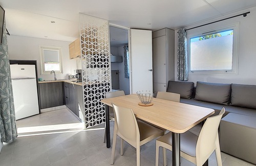 Martigues House | LARGE AIR-CONDITIONED MOBILE HOME NO. 1, 400M FROM THE SEA ON FOOT