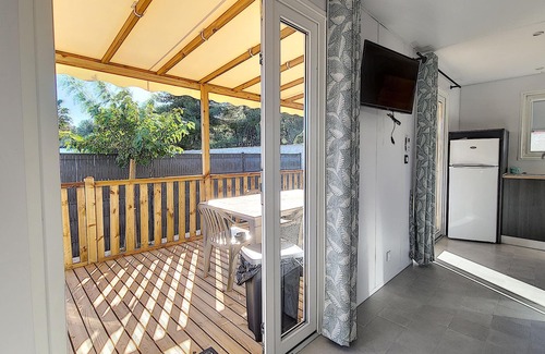 Martigues House | LARGE AIR-CONDITIONED MOBILE HOME NO. 1, 400M FROM THE SEA ON FOOT