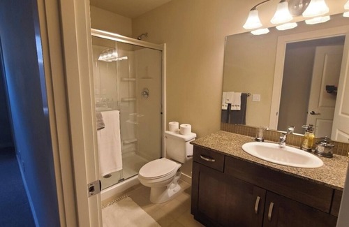 Issaquah House | Large Air Conditioned Newly Carpeted Room in Home with Views