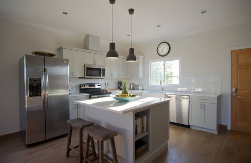 Long Bay Hills House | Large Airy Family Home, 5 Min Walk To Beach, Ocean Views, Secluded, Green, Quiet