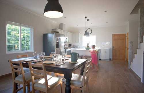 Long Bay Hills House | Large Airy Family Home, 5 Min Walk To Beach, Ocean Views, Secluded, Green, Quiet