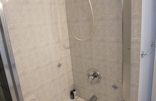 East Credit House | Large Airy Room Ensuite Vegetarian Only