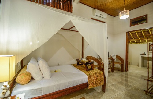 Jasri Resort | Large airy single room with garden temple view
