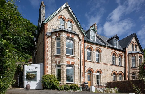 Hele House | Large All En Suite Grand House Close To Tunnels Beaches