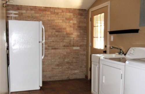 Rio Frio House | Large and Beautiful Home Directly Overlooking the Frio River