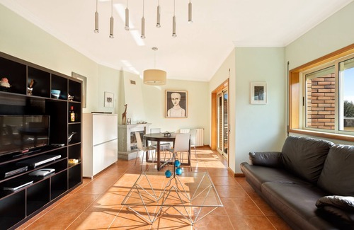 Madalena Apartment | Large and Bright Apartment near the Beach
