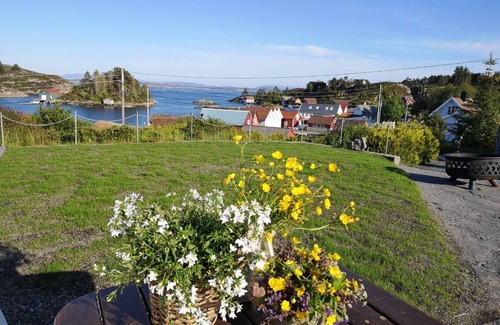 Steinsland House | Large and cozy holiday home with stunning sea views. Quiet area in great nature.