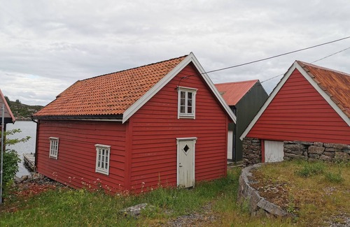 Steinsland House | Large and cozy holiday home with stunning sea views. Quiet area in great nature.