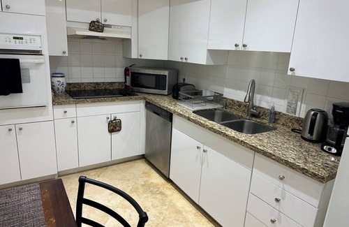 Hollywood South Central Beach Condo | Large and cozy Hollywood Condo on the beach in South Florida!