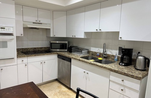 Hollywood South Central Beach Condo | Large and cozy Hollywood Condo on the beach in South Florida!