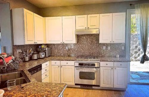 Bayshore Heights Apartment | Large and Cozy Home 3BR 2BA Near SF