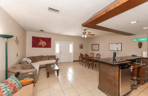 San Marcos House | Large and Cozy Home Near River and Downtown