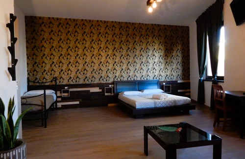 Piazza Armerina Bed & Breakfast | Large and cozy room suitable for both a group of friends and families