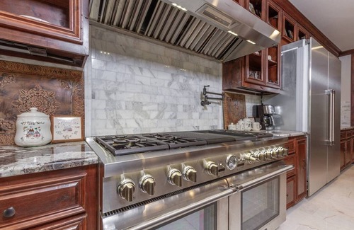Chestnut House | Large and Luxurious House in Downtown Austin