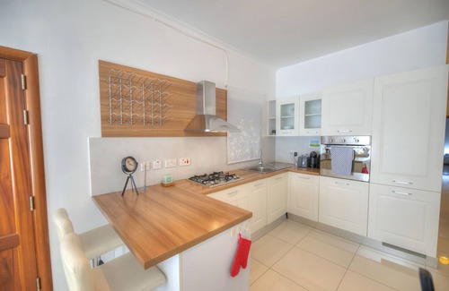 Gzira Apartment | Large and modern 2bedroom with balcony GLUB1-1