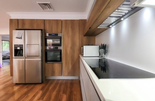 Ryde House | Large and modern 5 Bedroom home with a pool and work areas