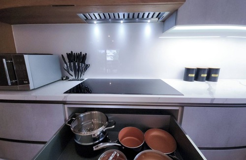 Ryde House | Large and modern 5 Bedroom home with a pool and work areas