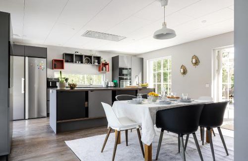 Harryda Villa | Large and newly built family home in Goteborg