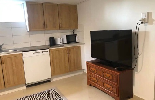 Lund House | Large and Peaceful semi-basement with 3 Bedrooms