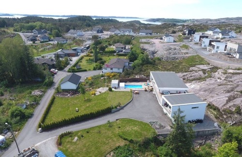 Steinsland Villa | Large and spacious holiday home with heated pool
