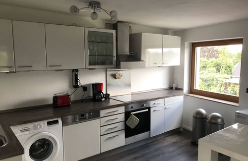 Leichlingen Apartment | Large apartment with 2 bathrooms and 2 large parking spaces