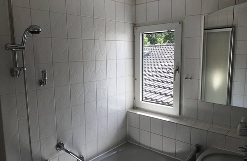 Leichlingen Apartment | Large apartment with 2 bathrooms and 2 large parking spaces