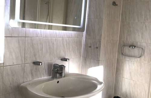 Leichlingen Apartment | Large apartment with 2 bathrooms and 2 large parking spaces