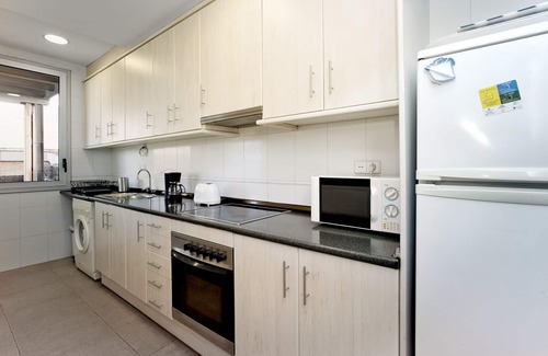 Les Corts Apartment | LARGE APARTMENT WITH LARGE TERRACE 6 PEOPLE