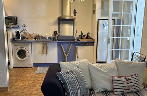 La Franqui Apartment | Large apartment in Franqui in Aude overlooking a park