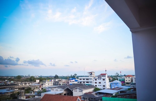 Ban Chang Apartment | Large Apartment in the heart of Banchang!