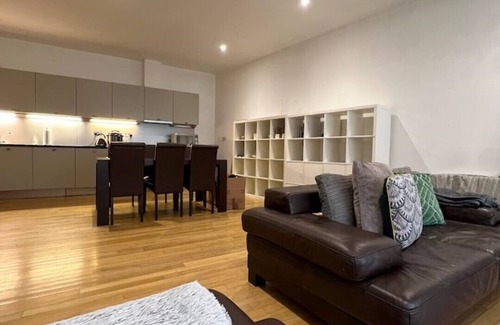 Islington Apartment | Large apartment Kings Cross Granary Square