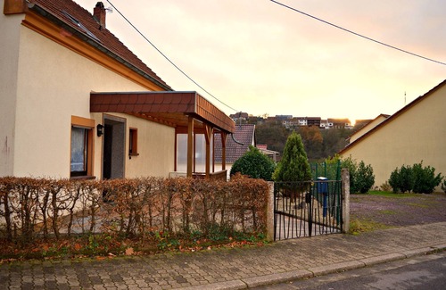 Mettlach Apartment | Large apartment right on the forest, ideal for hikers & bikers - apartment Margareta