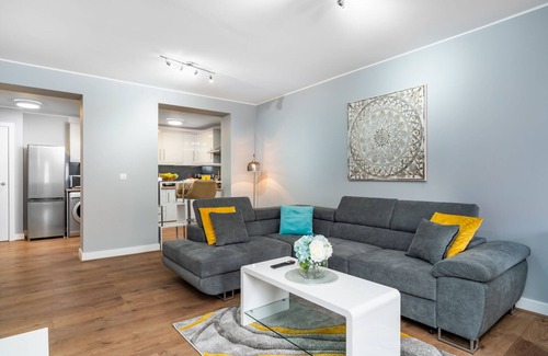 Amesbury Apartment | Large Apartment Stonehenge Amesbury Town Centre Smart TV’s Netflix FREE PARKING