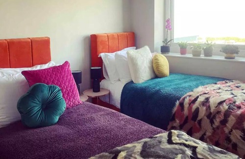 Cliftonville Apartment | Large Apartment with Sea Views by the Beach in Margate, Sleeps 4