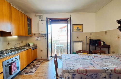 Verdellino Apartment | Large apartment with 5/6 beds - closed parking space- served by public transport