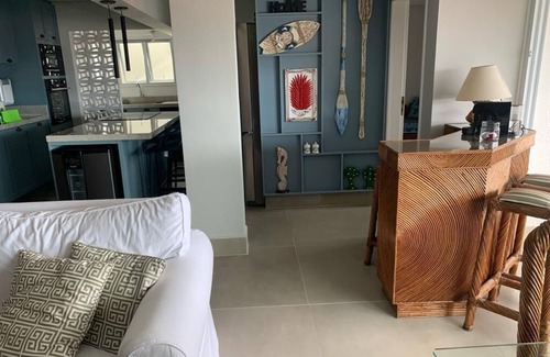 Toninhas Apartment | large apt 3 bedrooms, condominium with security and leisure area overlooking the sea