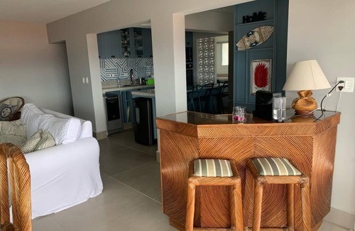 Toninhas Apartment | large apt 3 bedrooms, condominium with security and leisure area overlooking the sea