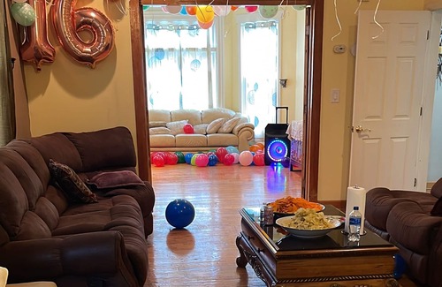 Evanston Apartment | Large apt , close to trader Joe , cta , beach NU