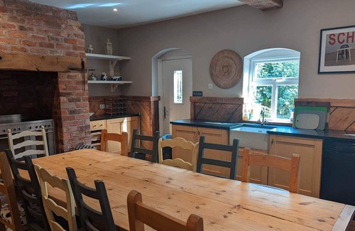 Kneesall House | Large Barn Conversion Sleeps 12 Sherwood Forest