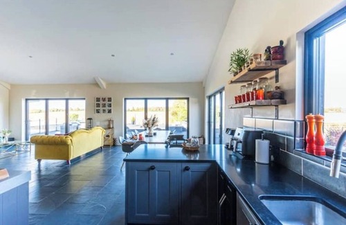 Clipsham House | Large barn with hot-tub in the English countrysidenn