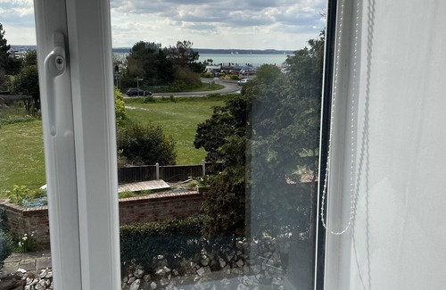 Alverstoke House | Large Beach Front House, Hot Tub, Games Room; Full Size Snooker & Scenic Gardens