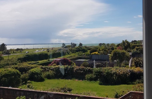 Alverstoke House | Large Beach Front House, Hot Tub, Games Room; Full Size Snooker & Scenic Gardens