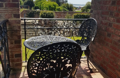 Alverstoke House | Large Beach Front House, Hot Tub, Games Room; Full Size Snooker & Scenic Gardens